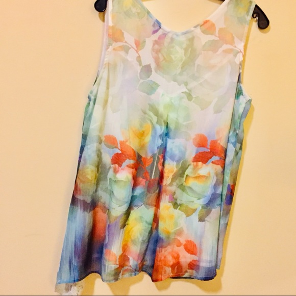 Floral Top - Picture 5 of 6